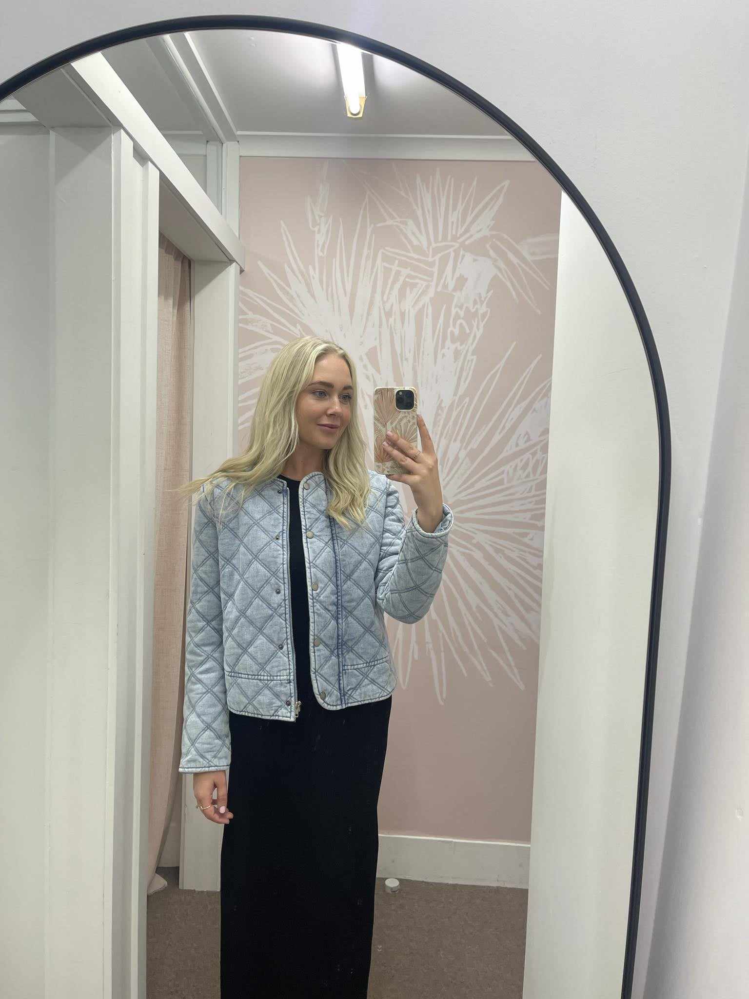 Embrace Autumn in Style: Your Guide to your transseasonal wardrobe